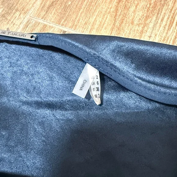 $420 Elie Tahari Elegant Size 2 Navy Blue V Neck Women's Dress - Picture 7 of 10